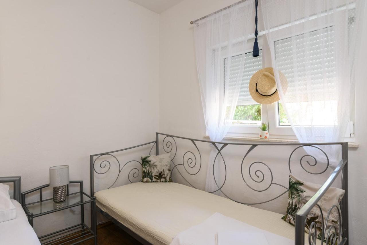 Apartments Mare Trogir Exterior foto